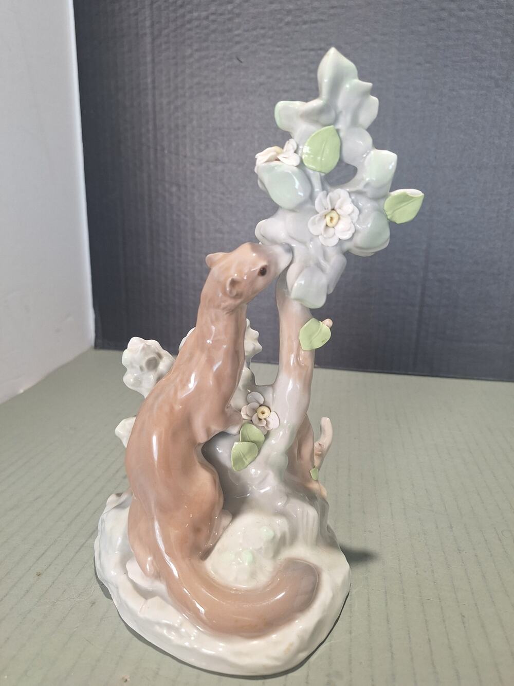 Lladro 4769 Ermine Porcelain Figurine Early Pre-DAISA 1971 Retired 1975 Spain